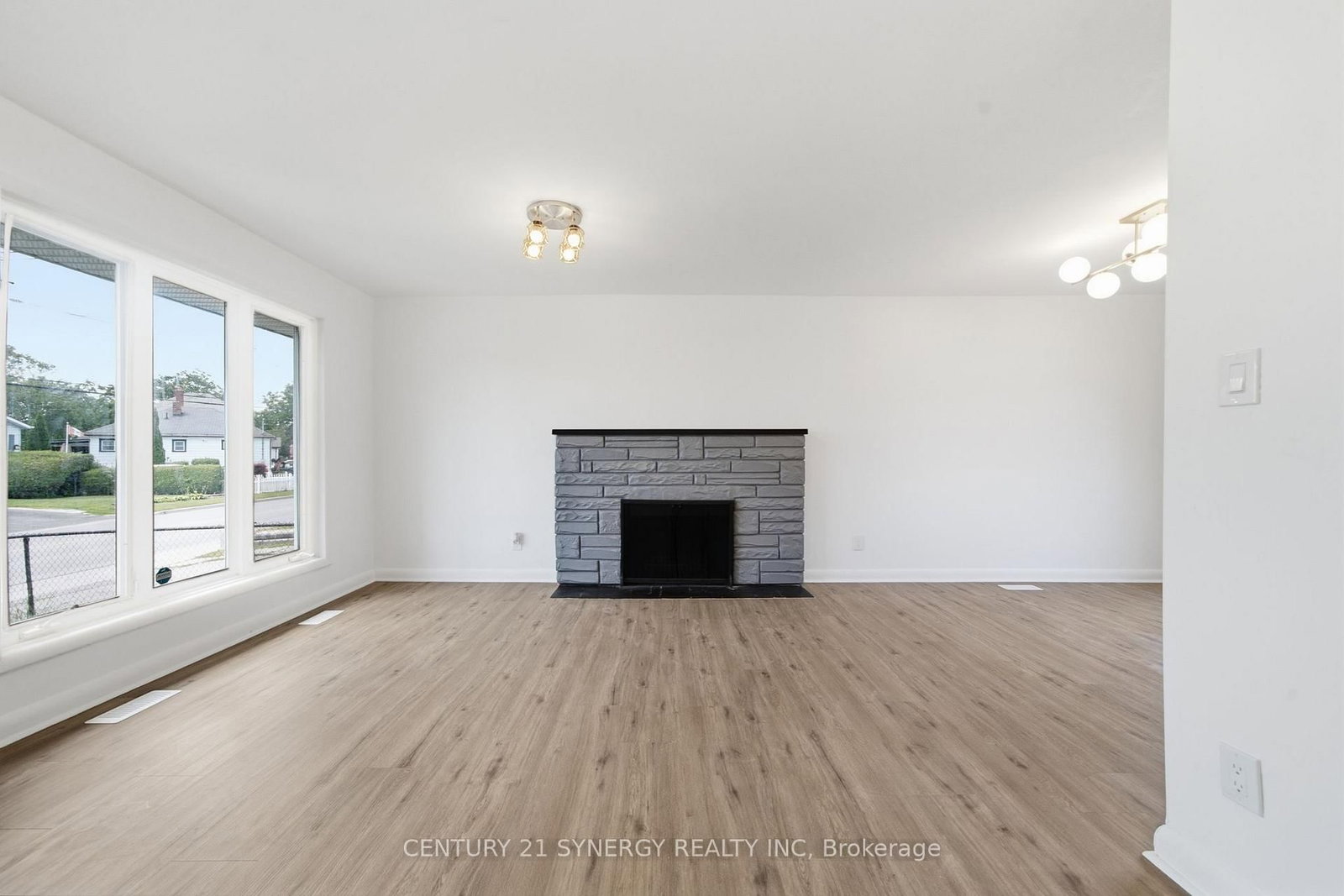 95 W West Street • Quinte West, ON photo 5