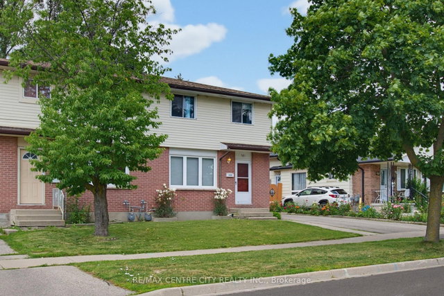 581 Deveron Crescent