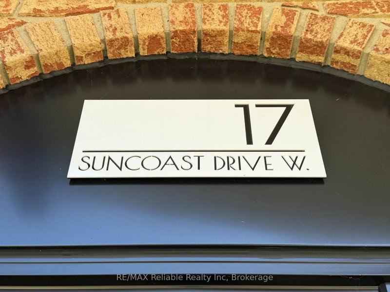 17 Suncoast Drive W