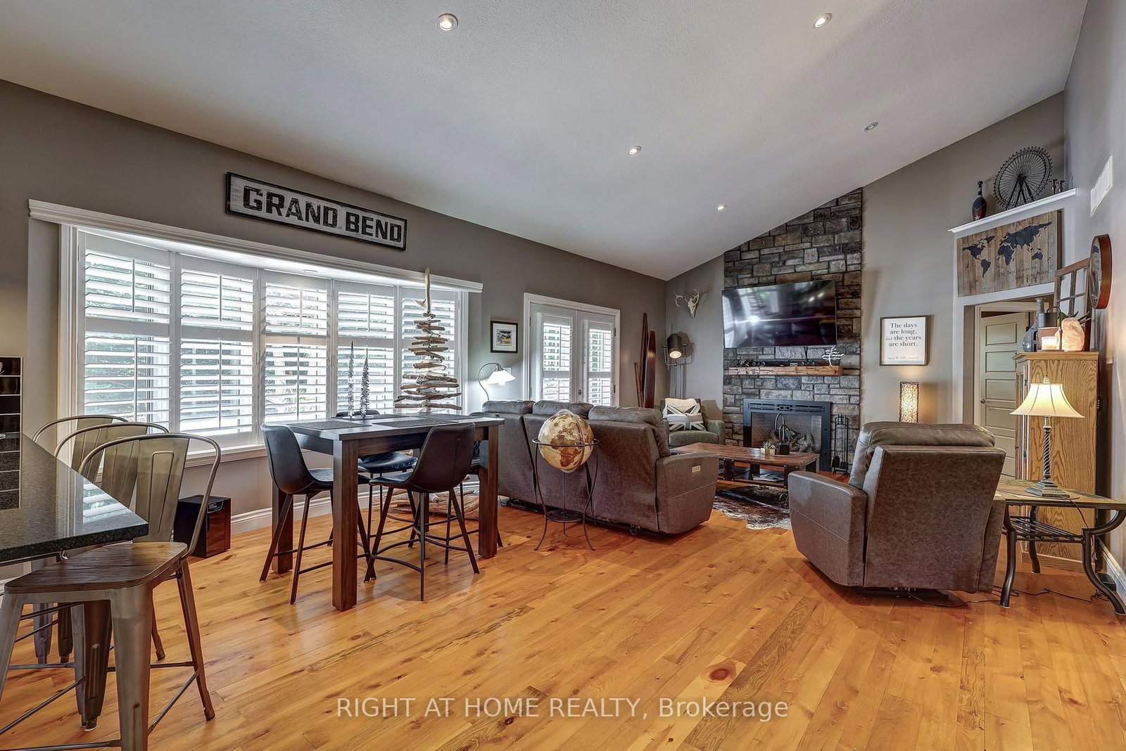 10047 Jennison Crescent • Lambton Shores, ON photo 11
