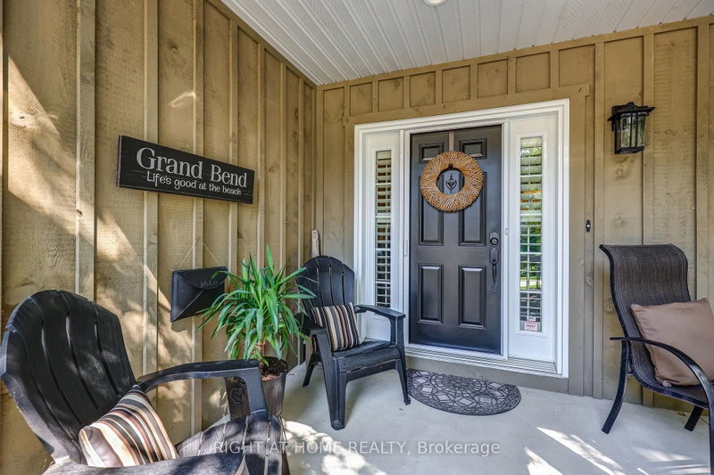10047 Jennison Cres photo 4