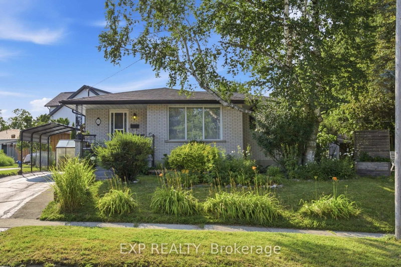 11 Summit Crescent