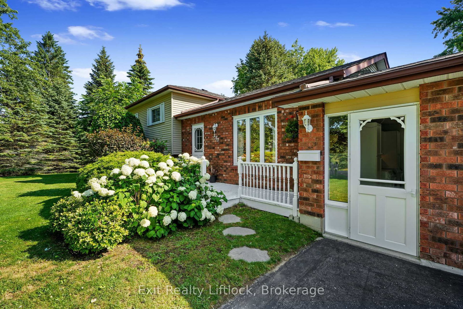 117 Pinecrest Avenue • Otonabee-South Monaghan, ON photo 3
