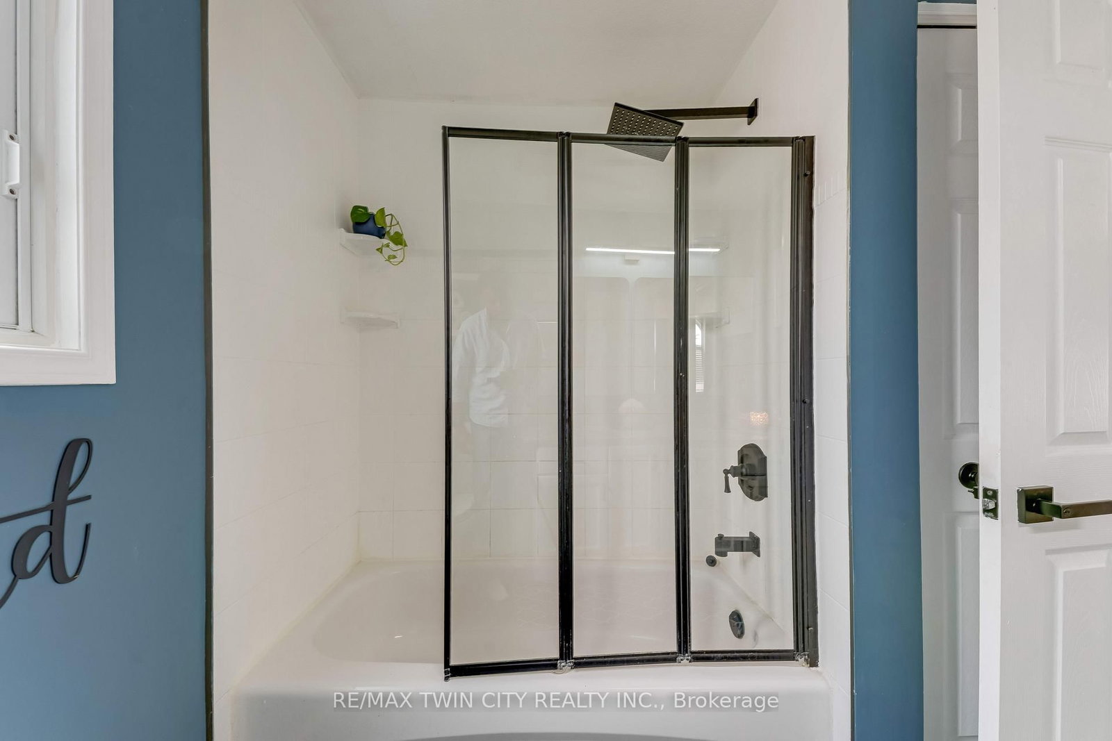 925 Copper Leaf Crescent • Kitchener, ON photo 25