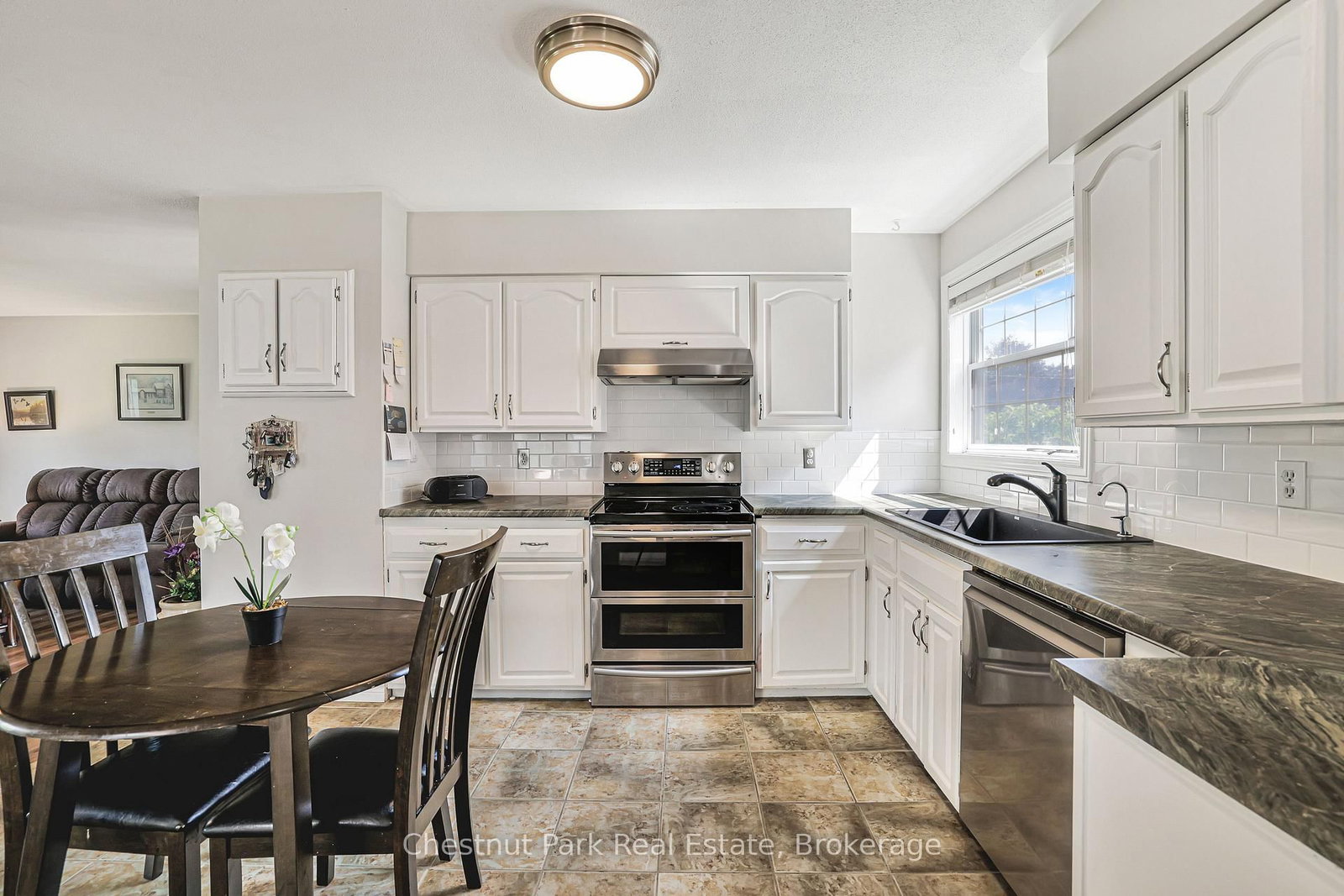 384 Urstadt Street • Georgian Bluffs, ON photo 12