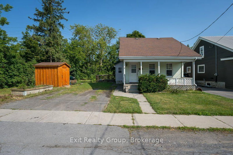 8 Ridley Street E