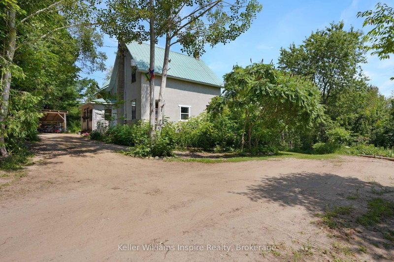 1794 East Road Loop