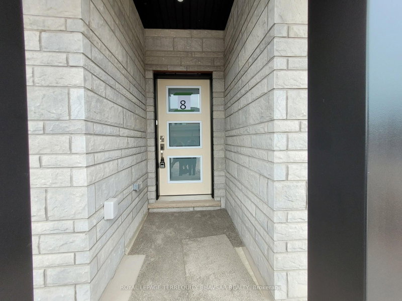 8 - 4552 Portage Road