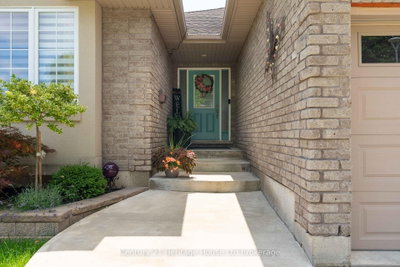 150 Forestway Trail • Woodstock, ON photo 4