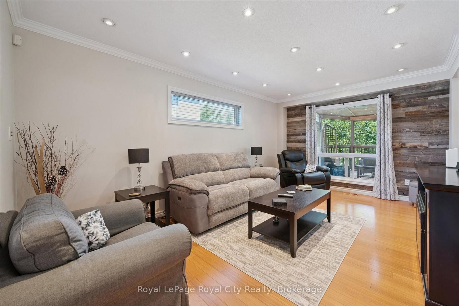 220 Carrington Drive • Guelph, ON photo 4