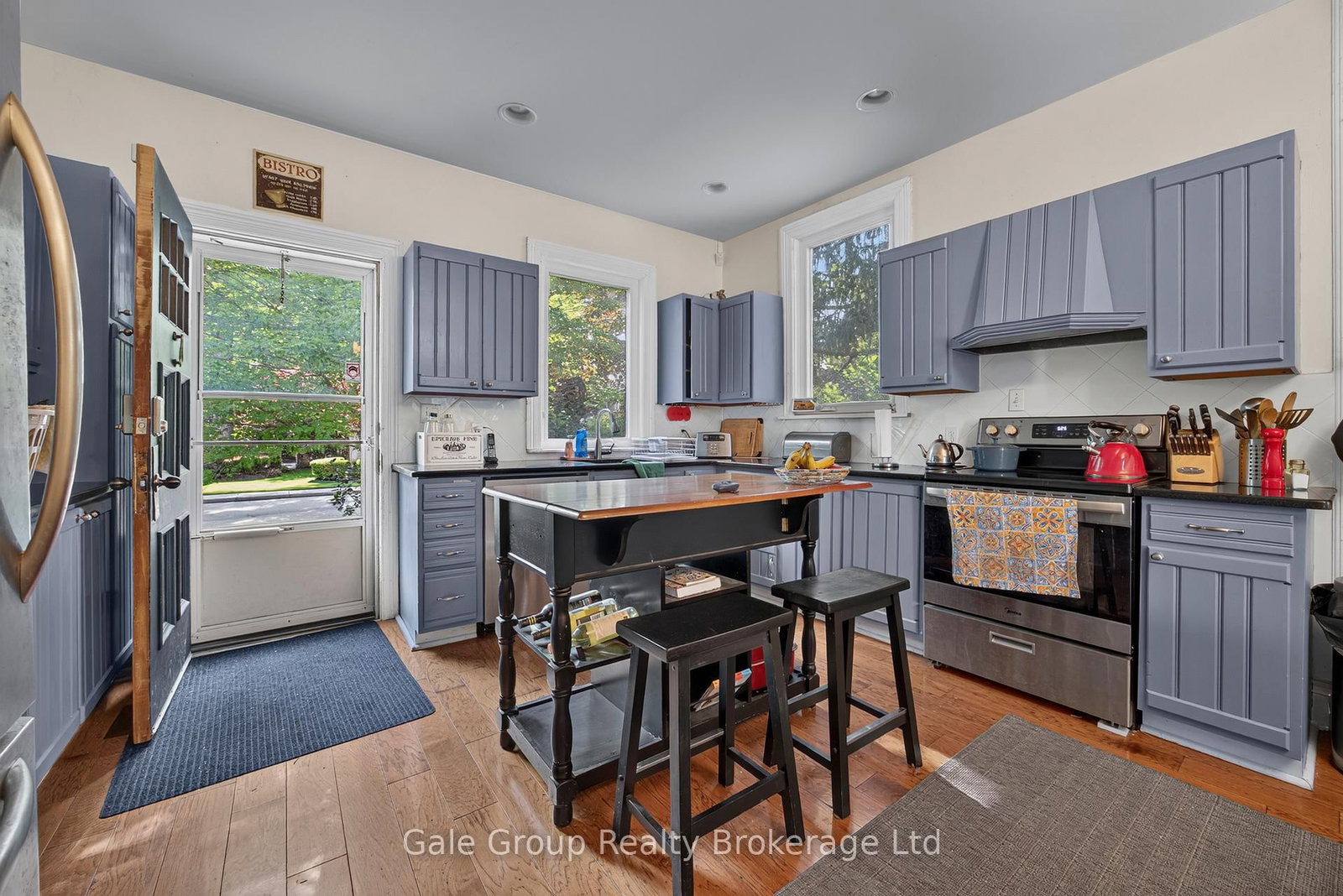 445 Vincent Street • Woodstock, ON photo 11