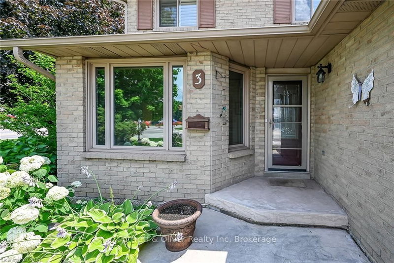 3 Ridgemount Drive