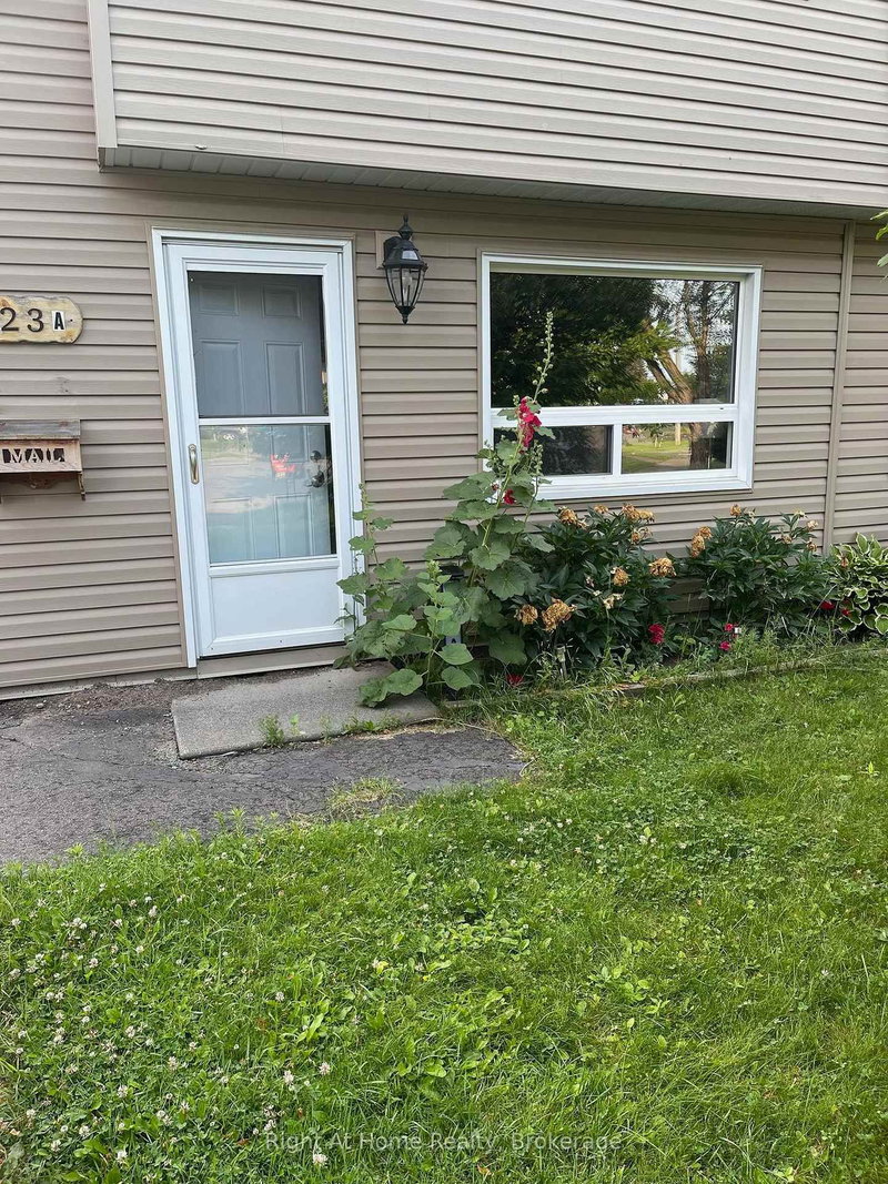 323A WENTWORTH Crescent