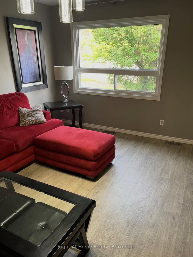 323A WENTWORTH Crescent