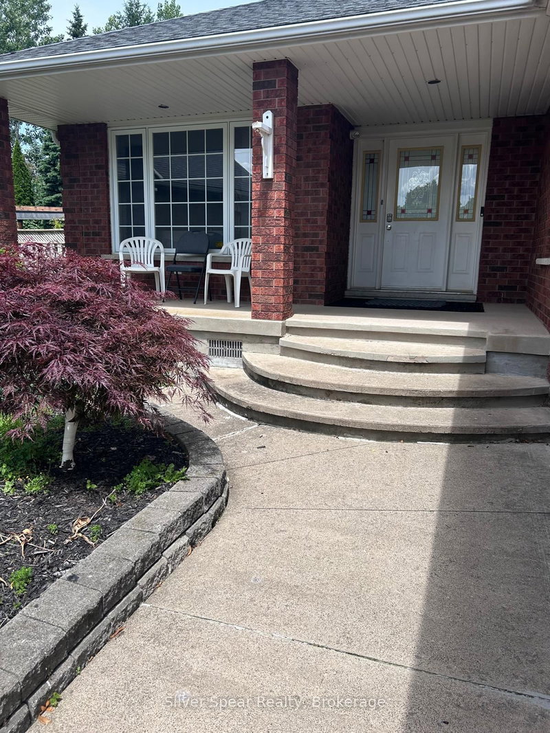 7594 Canterbury Crescent