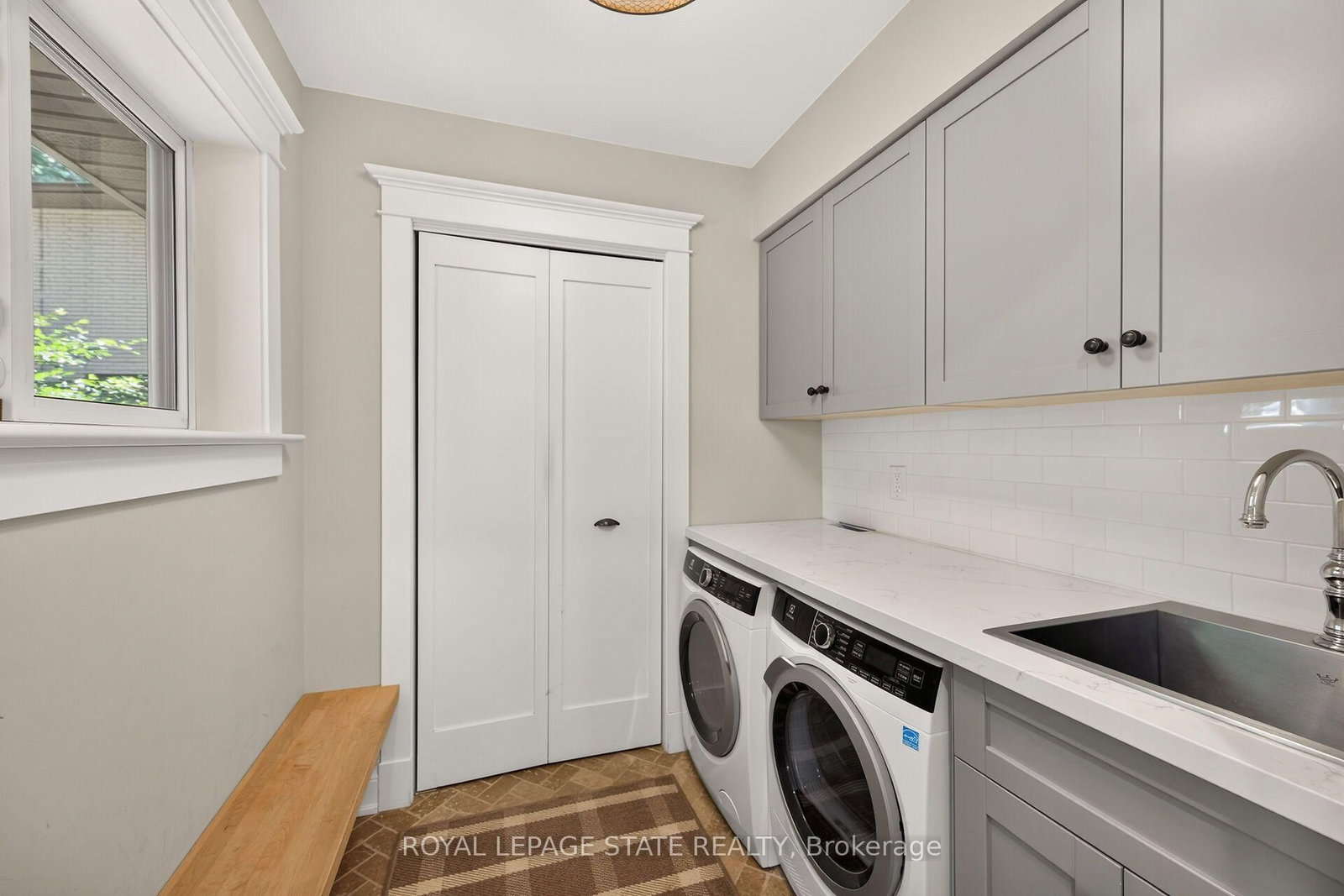 Detached House sold at 341 Lima Court, Hamilton, Ontario, L9G 3M8 - Meadowlands - MLS: X13610280