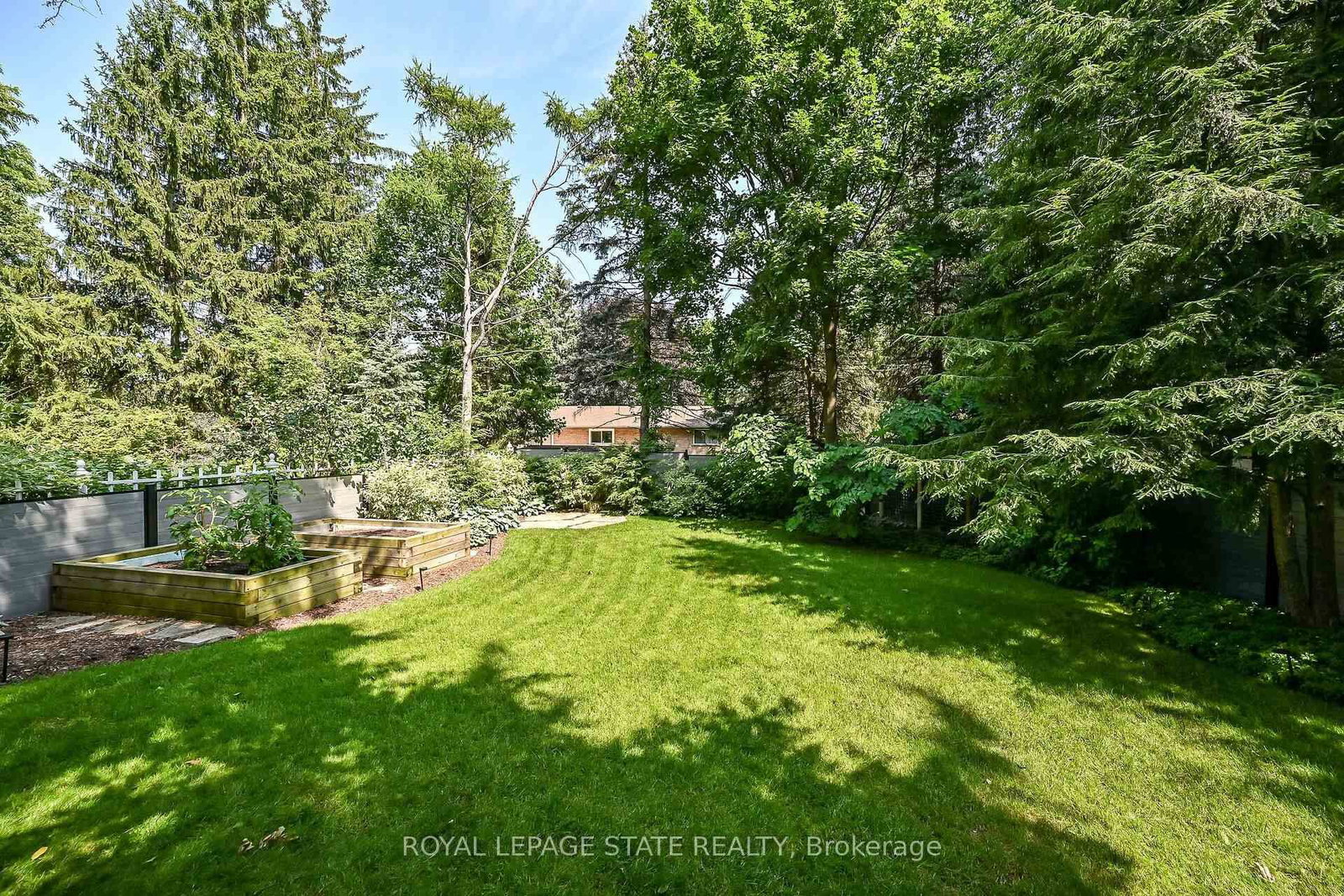 Detached House sold at 341 Lima Court, Hamilton, Ontario, L9G 3M8 - Meadowlands - MLS: X13610280