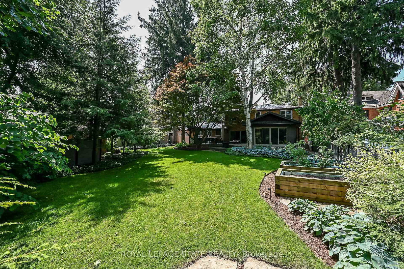 Detached House sold at 341 Lima Court, Hamilton, Ontario, L9G 3M8 - Meadowlands - MLS: X13610280