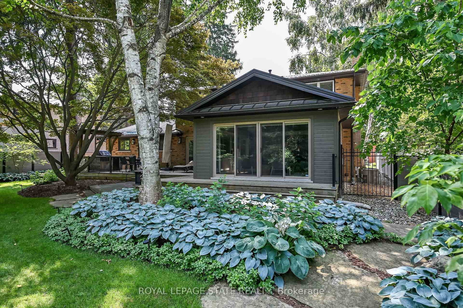 Detached House sold at 341 Lima Court, Hamilton, Ontario, L9G 3M8 - Meadowlands - MLS: X13610280