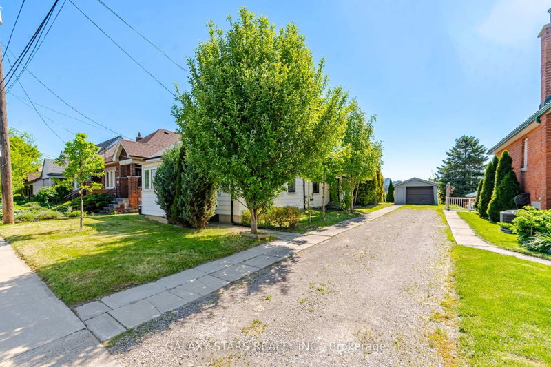 61 Paradise Road S