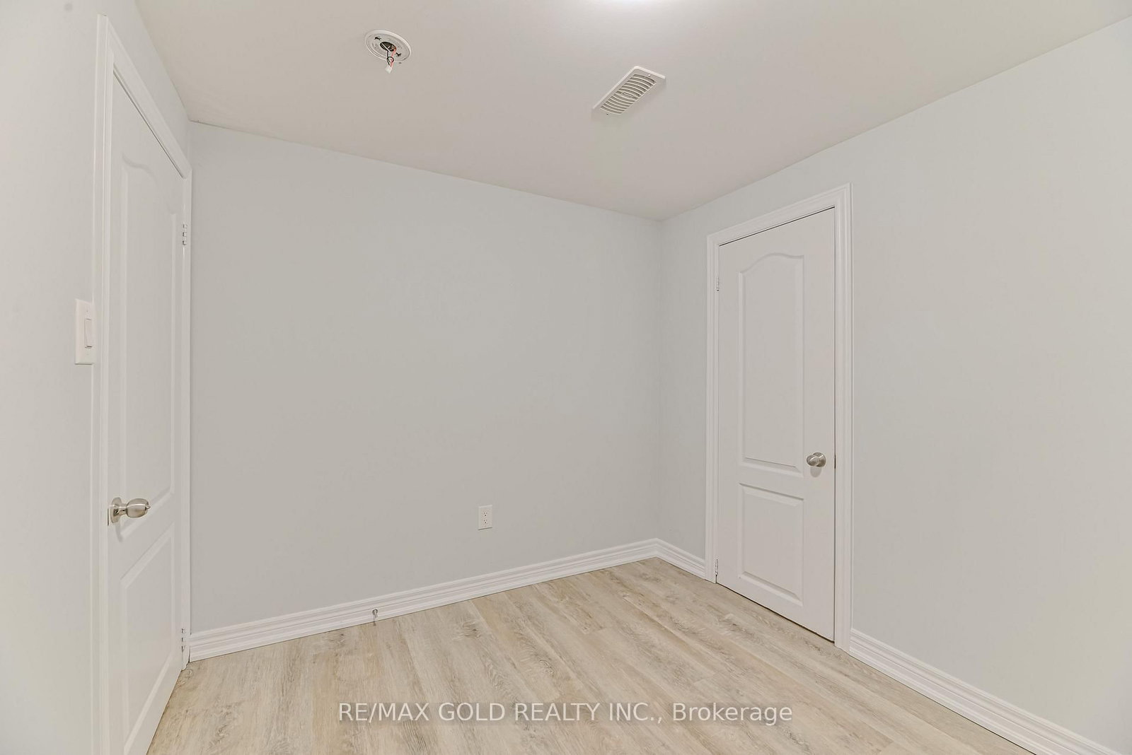 3 S Myrtle Avenue • St. Catharines, ON photo 42