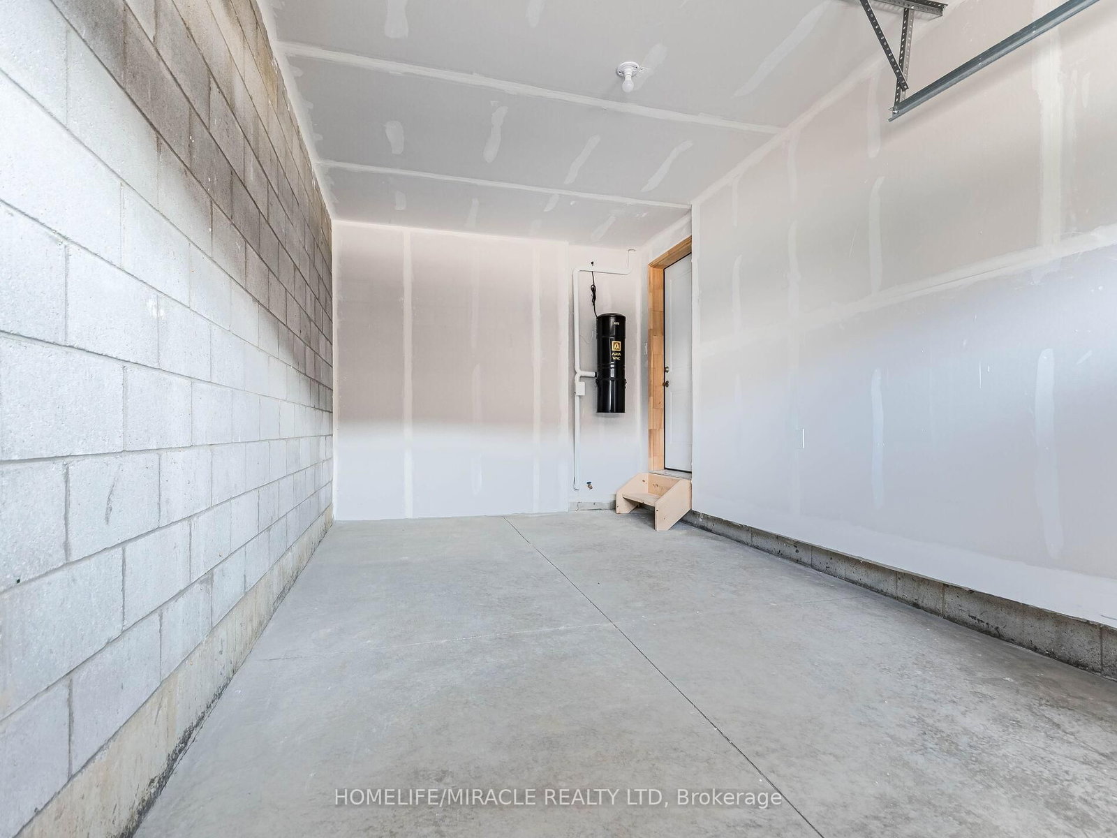 140 Aquasanta Crescent • Hamilton, ON photo 39