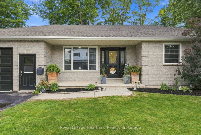140 John Street N
