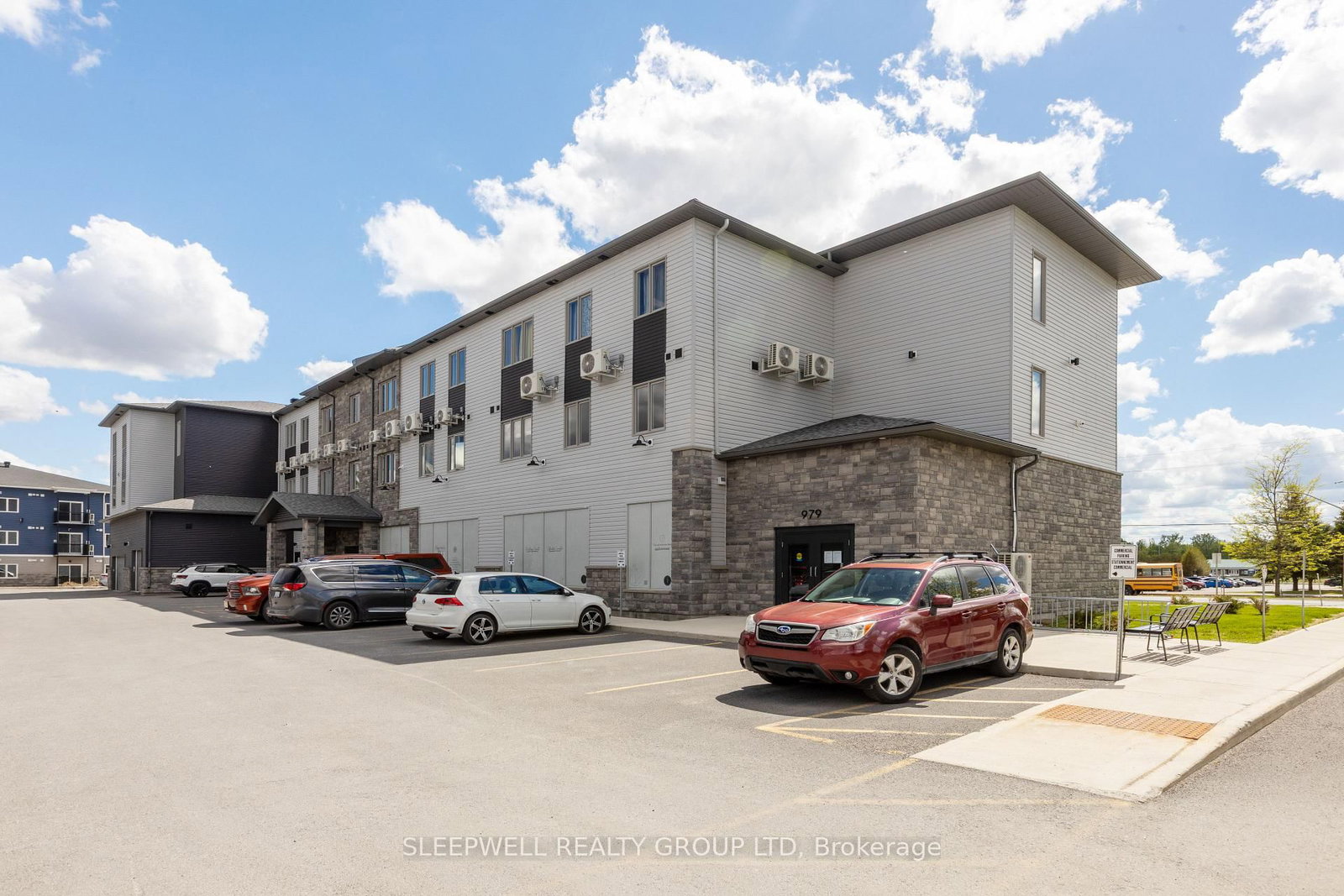 305 - 979 North Russell Road, Russell 2