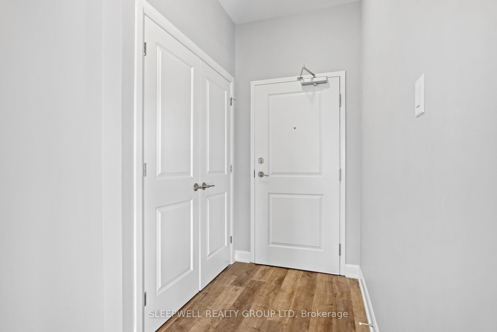 305 - 979 North Russell Road, Russell 3
