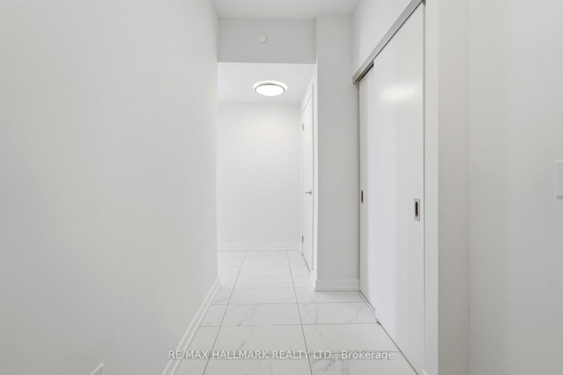 1406 - 5 Wellington Street S