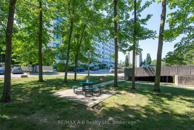 407 - 600 Grenfell Drive W