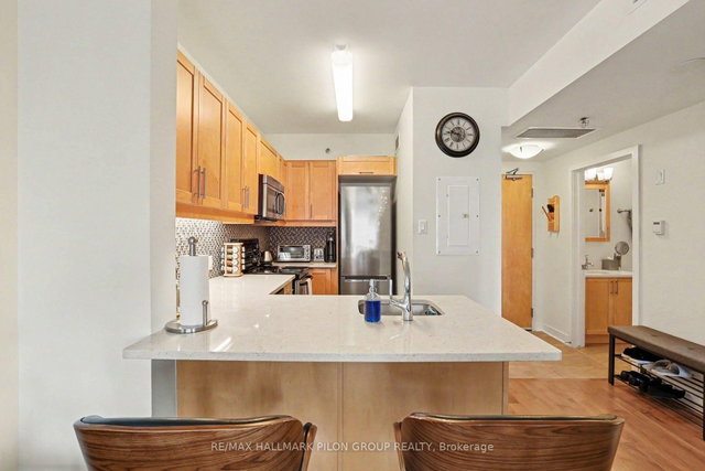 619 - 300C Lett Street