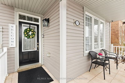 8424 Mulberry Drive • Niagara Falls, ON photo 2