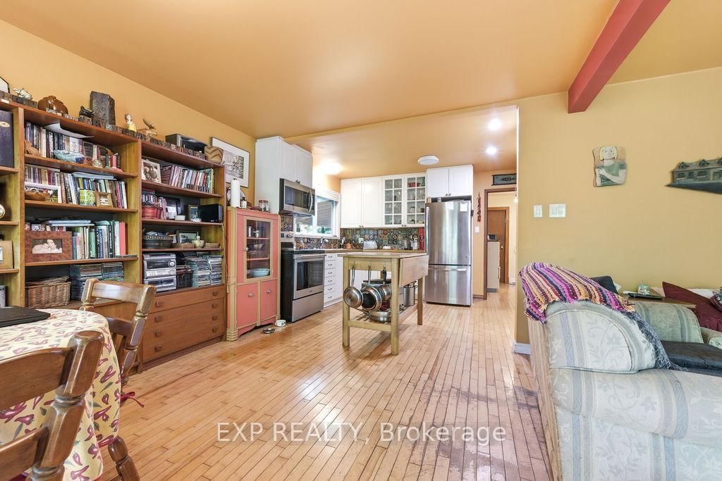 Listing Image 9