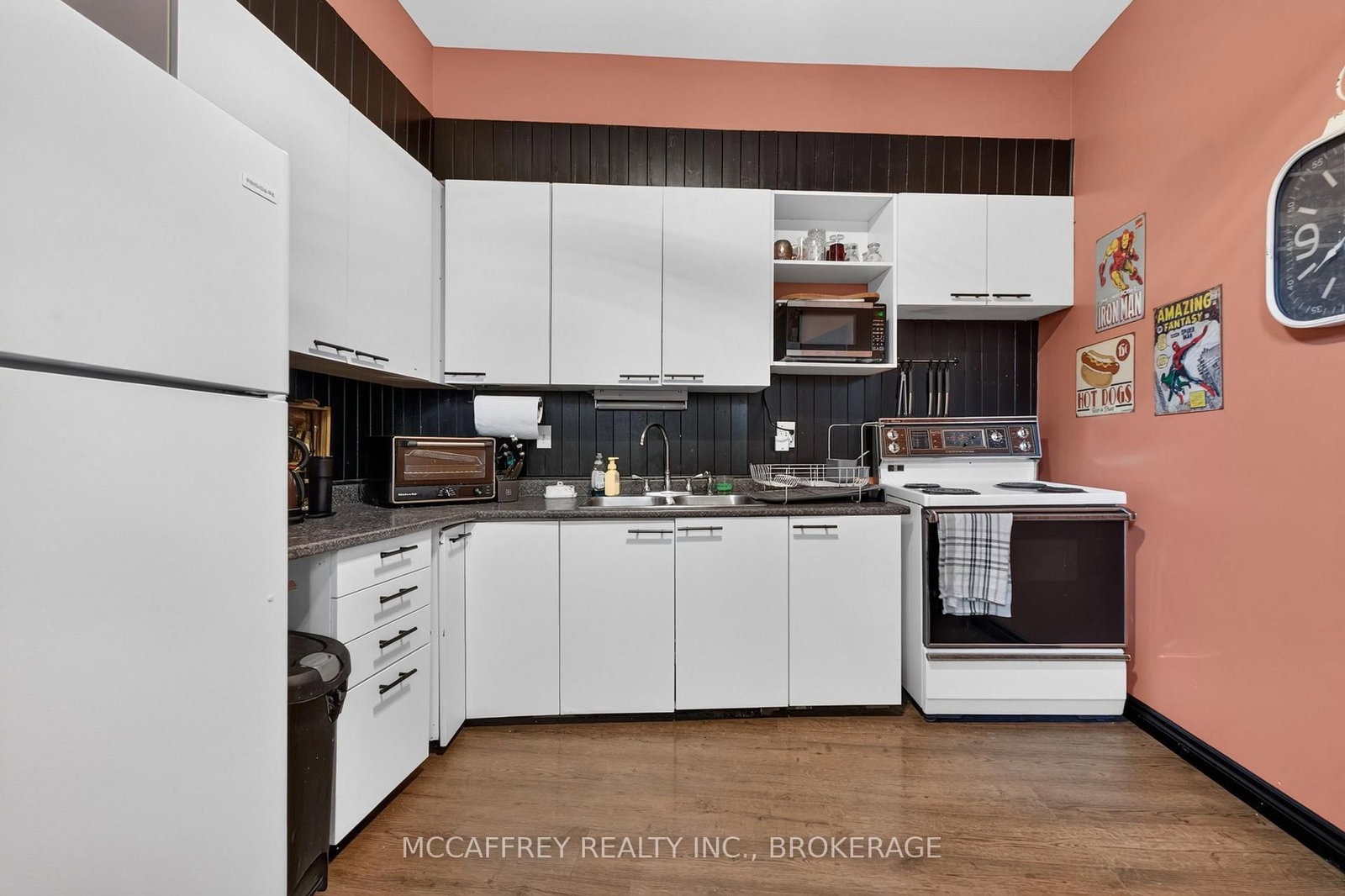 52 W Moira Street • Belleville, ON photo 11