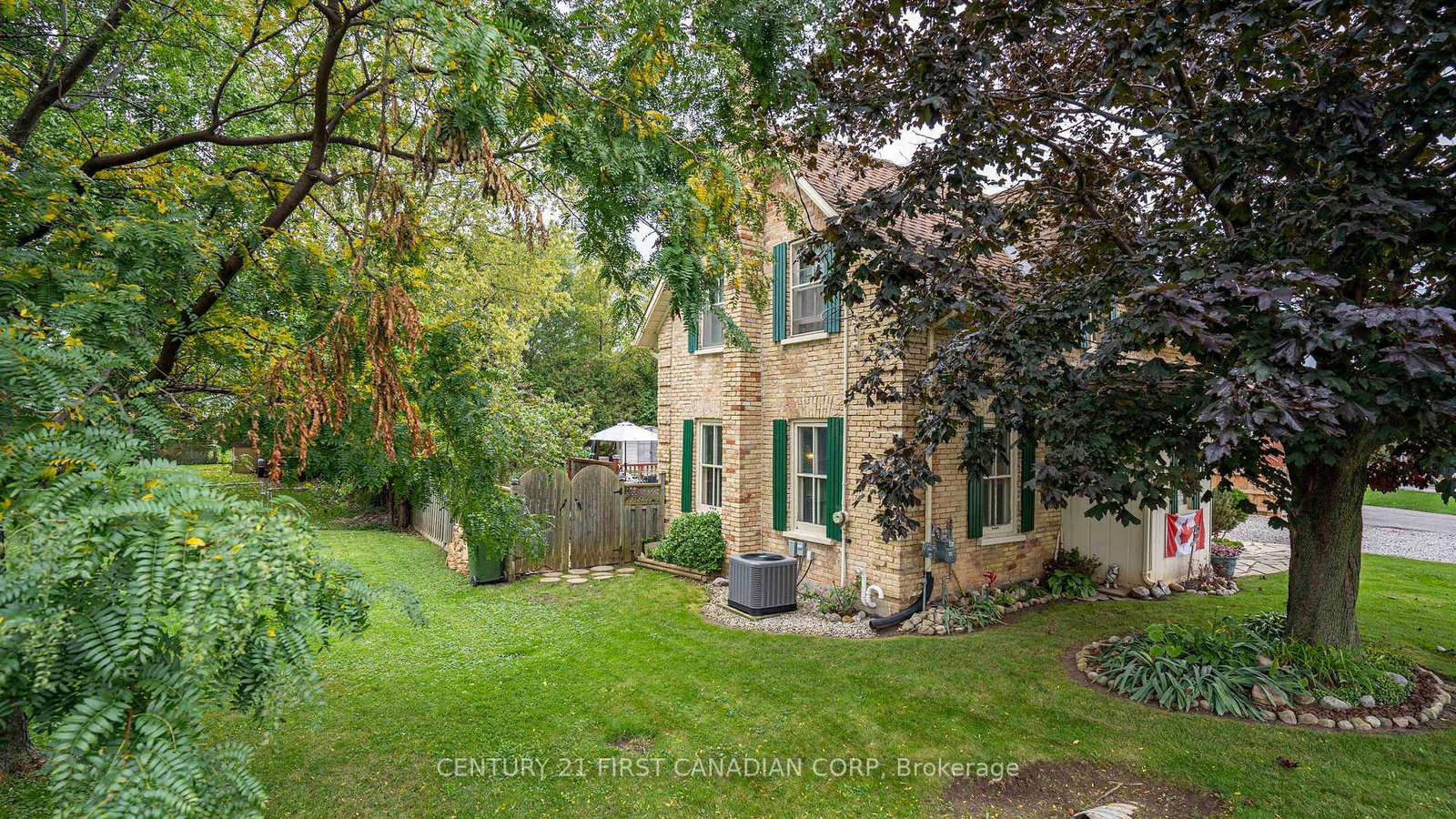 Detached House for sale at 1 Fairview Avenue, St. Thomas, Ontario, N5R 4X2 - St. Thomas - MLS: X13612448