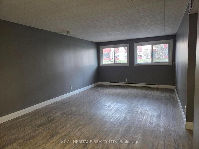 8800 Willoughby Dr photo 4