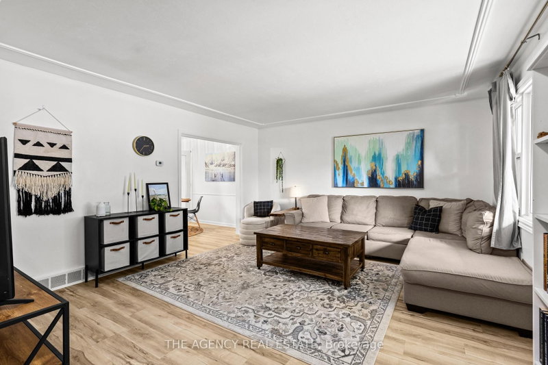 86 Hawkesbury Avenue
