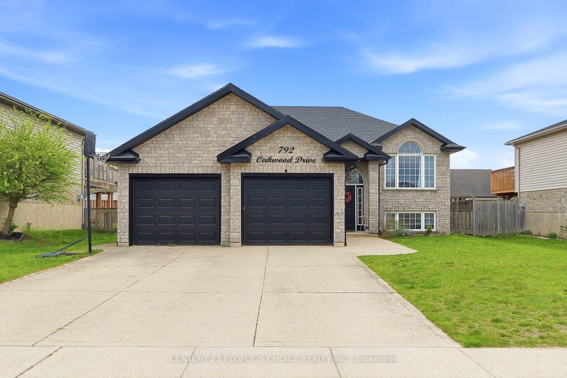 792 OAKWOOD Drive