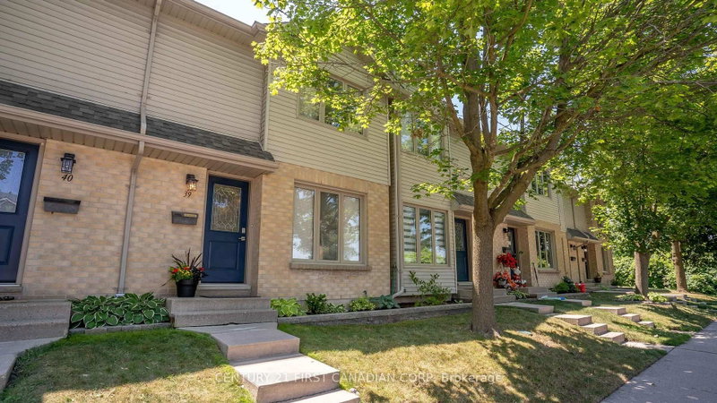 39 - 925 Lawson Road