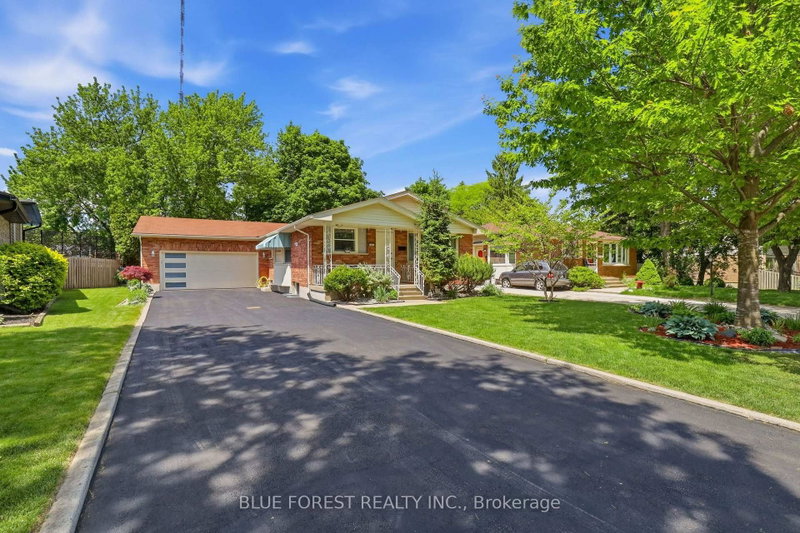 11 Hillsborough Road
