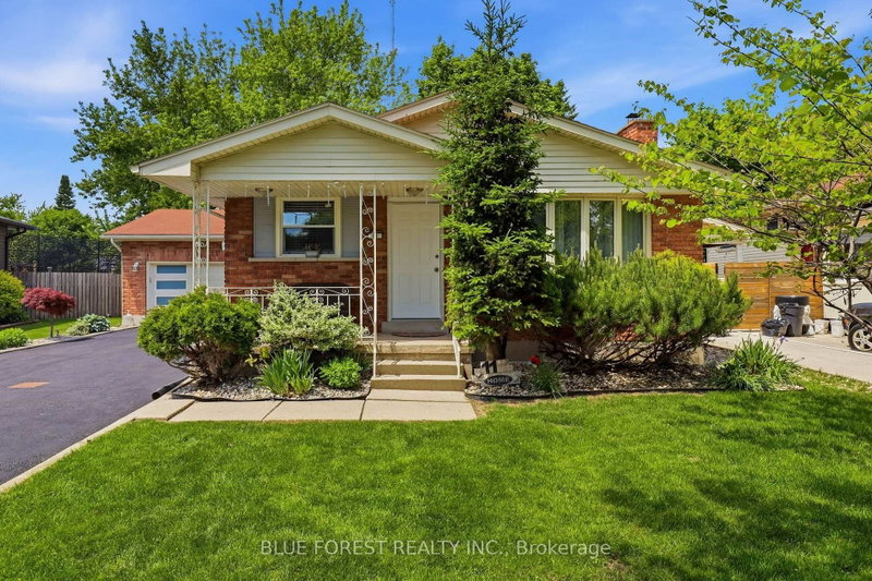 11 Hillsborough Road