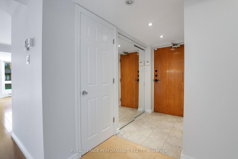 4 - 130 Rideau Terrace
