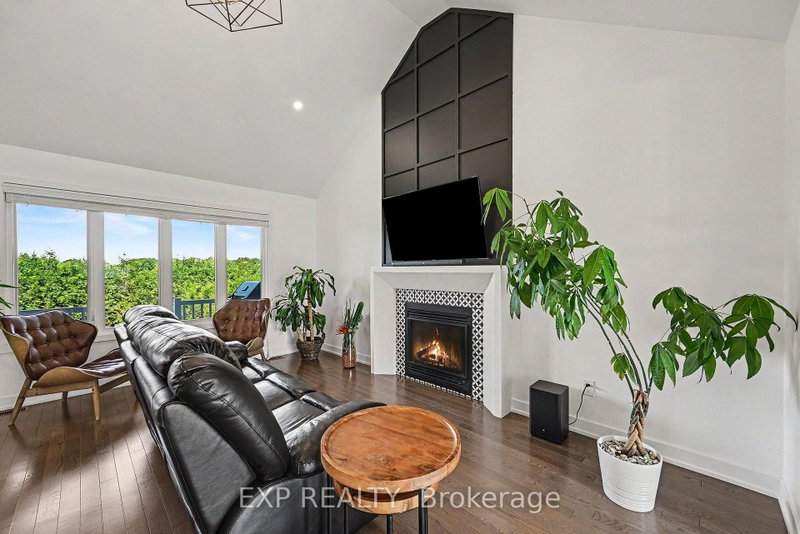306 Moisson St photo 4