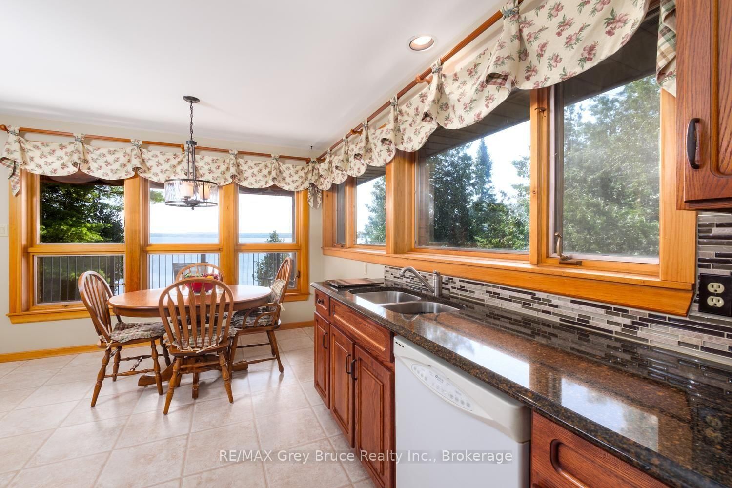 491 Balmy Beach Road • Georgian Bluffs, ON photo 12