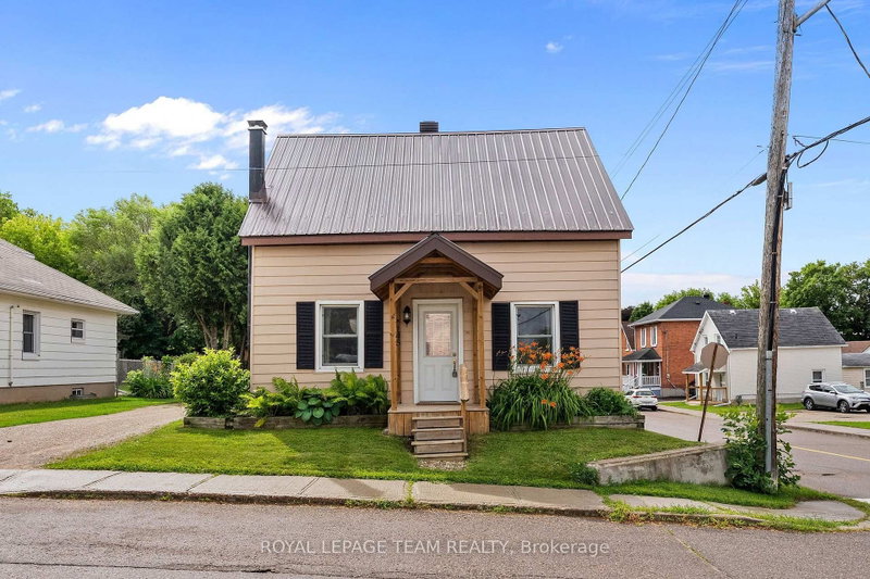 145 Munroe Avenue W