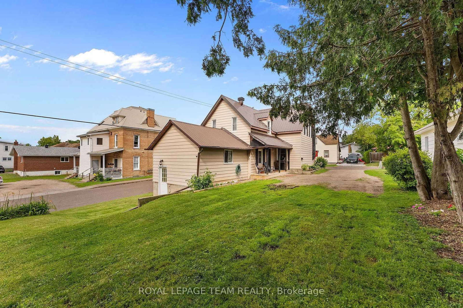 145 W Munroe Avenue • Renfrew, ON photo 36