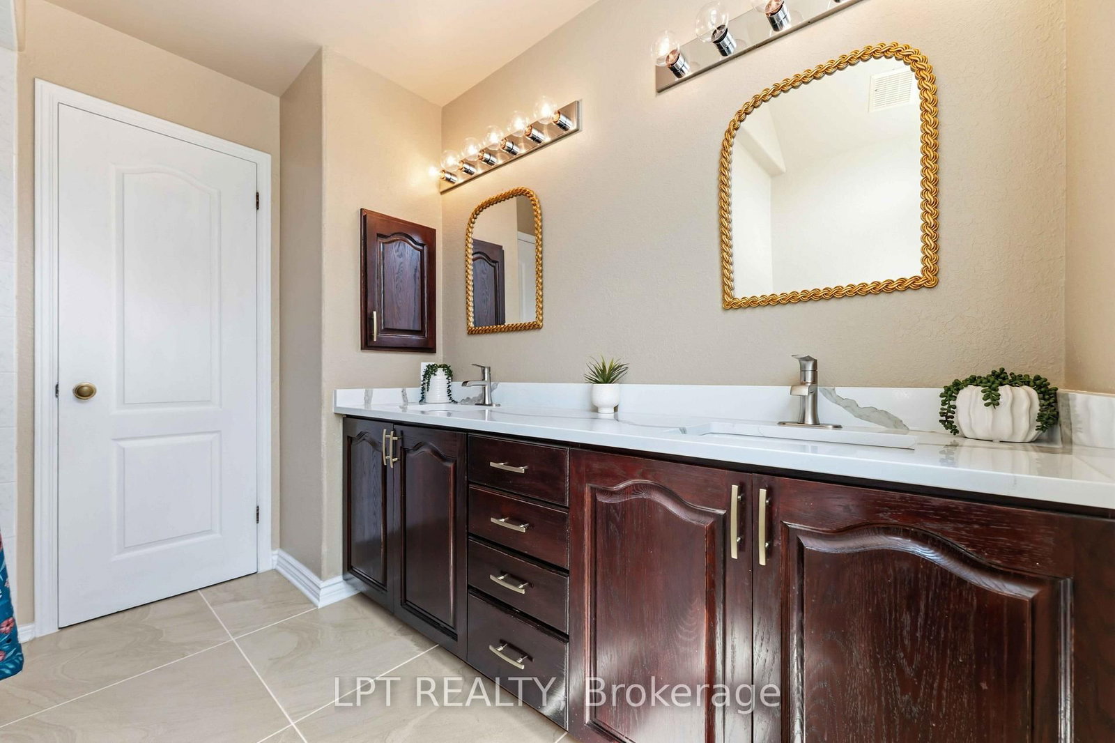 38 Crosspointe Avenue • Ottawa, ON photo 28