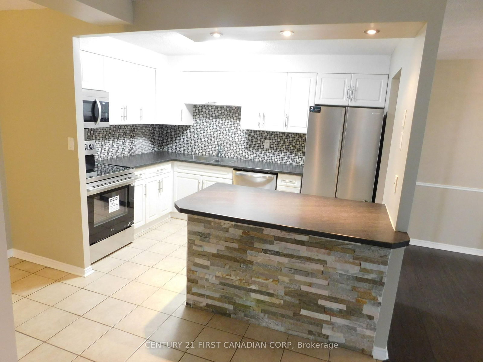 Listing Image 5