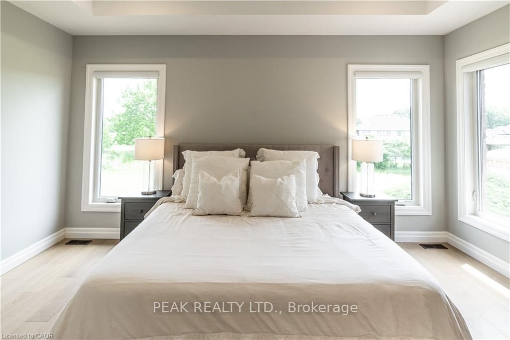 Detached House for sale at 21 Hudson Drive, Brant, Ontario, N3T 0V6 - Brantford Twp - MLS: X13615744